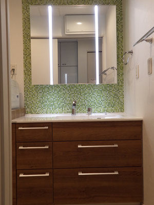 グリーンのモザイクタイルでアクセント グリーンのモザイクタイルでアクセント